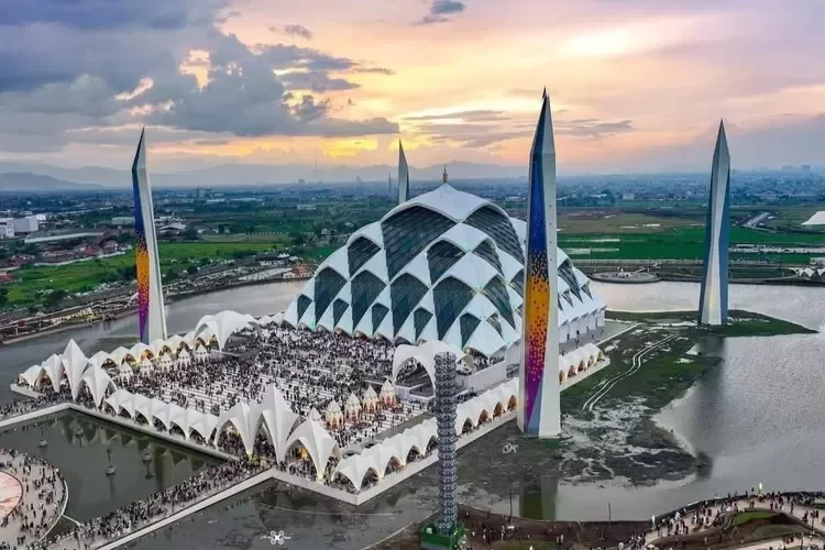 Wisata Arsitektur Kian Berkembang: Dari Ikon Visual hingga Penggerak Ekonomi Daerah