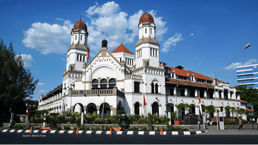 Jejak Megah Lawang Sewu: Simfoni Arsitektur "Seribu Pintu" dan Saksi Bisu Sejarah Perkeretaapian Indonesia